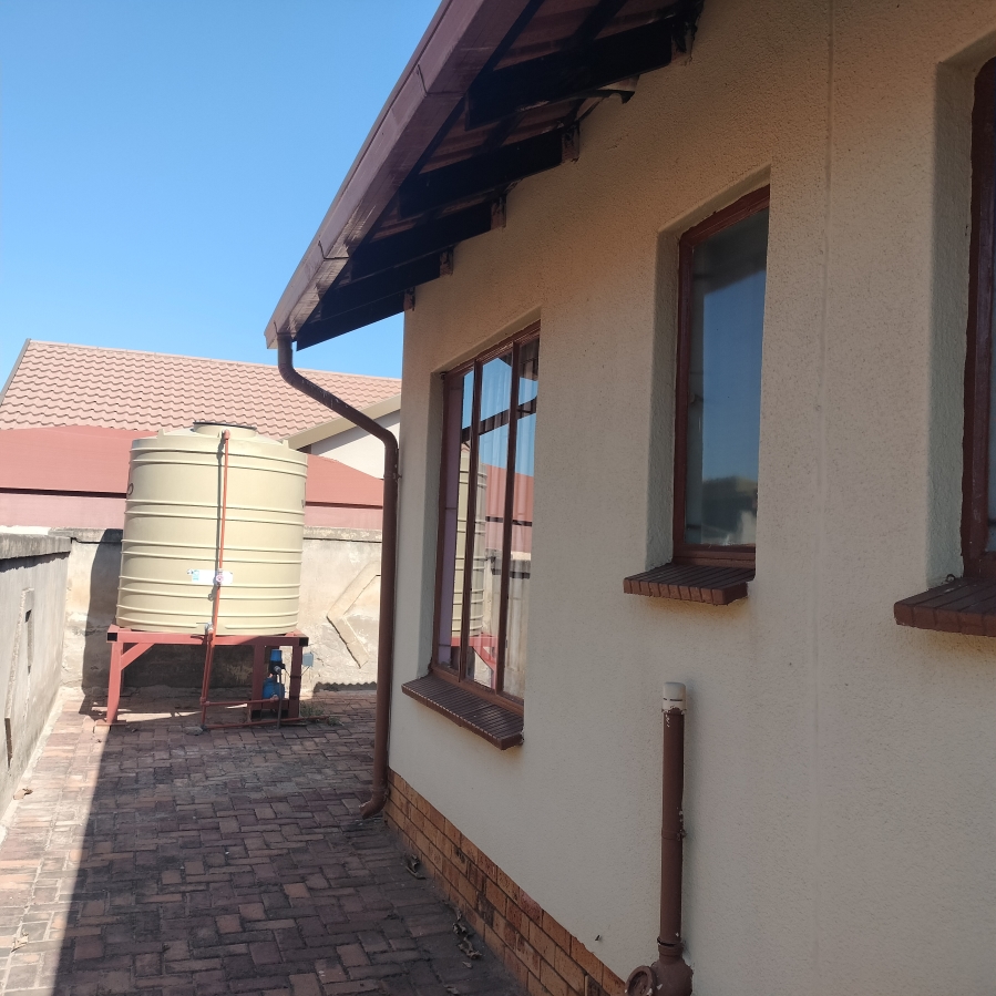 To Let 3 Bedroom Property for Rent in Tlhabane West North West